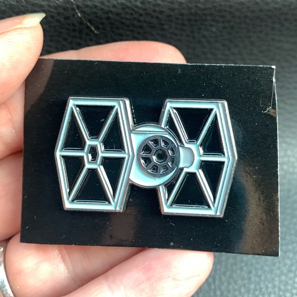 Star Wars LE Tie Fighter pin - Picture 4 of 4